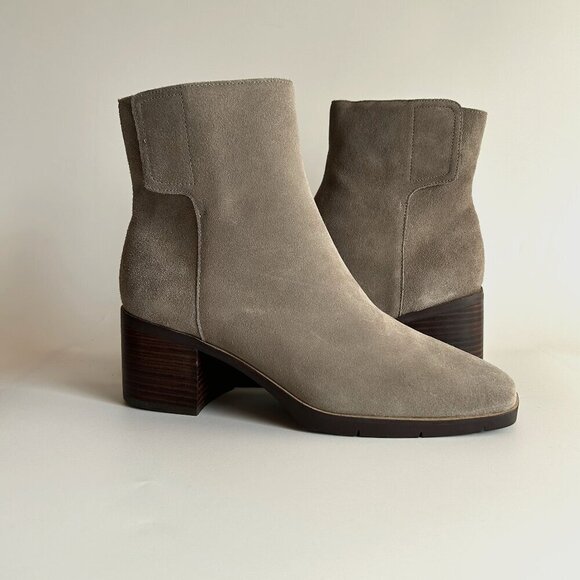 NWT NYDJ Arianna Suede Chelsea Boot Size 8.5 M Taupe with Zipper - Picture 1 of 11